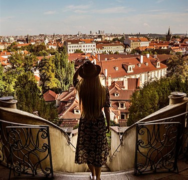 Praha na cestě k prémiové destinaci: nová skladba turistů, proměna turismu i vyšší útraty přijíždějících cestovatelů
